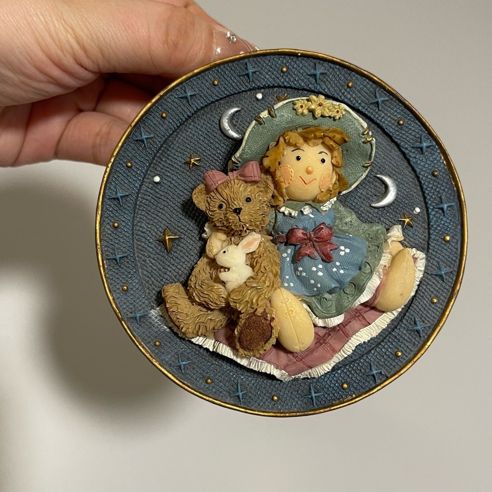 FREE_Decorative Plate with Doll and Teddy Bear